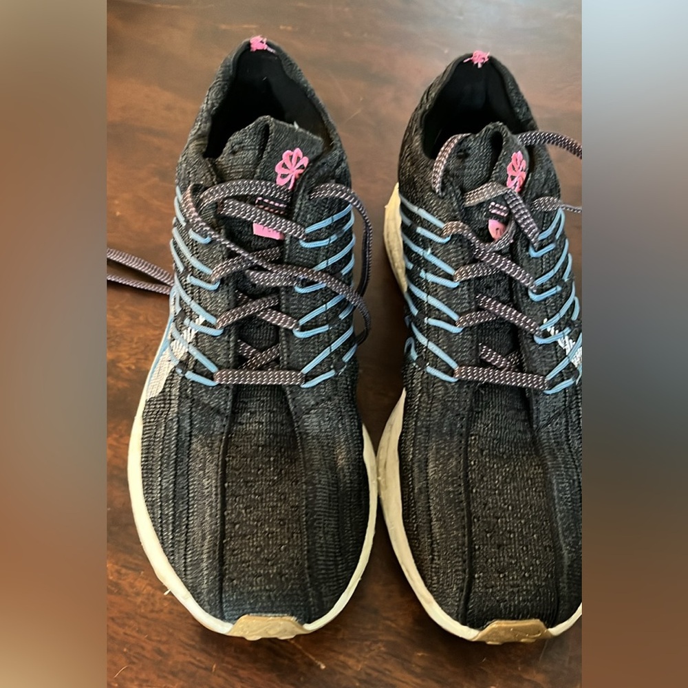 Stylish Black Knit Sneakers | Size 8.5